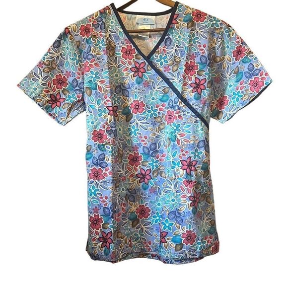 Scrub top‎ size small - Picture 1 of 6